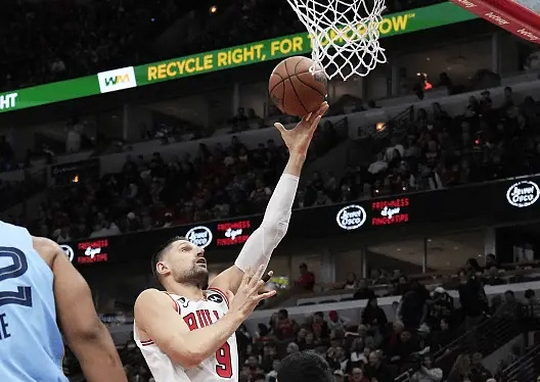 爱游戏官网-山西队横扫灰熊，德罗赞惊艳四座