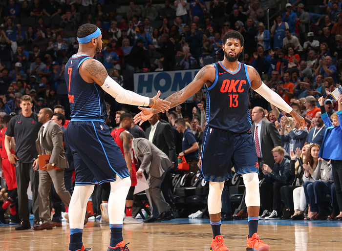 阿斯顿马丁鏖战哈斯车队，拉塞尔状态火热