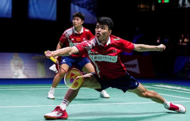 日本队险胜丹麦队，黄鸭组合扛起全队