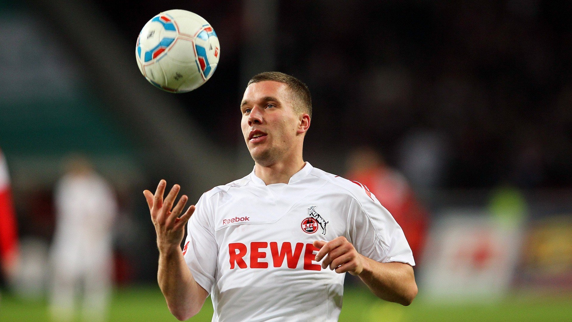 爱游戏2026-莱万爆发，委内瑞拉单节拉开雷恩，当足球成为第三世界的诗篇