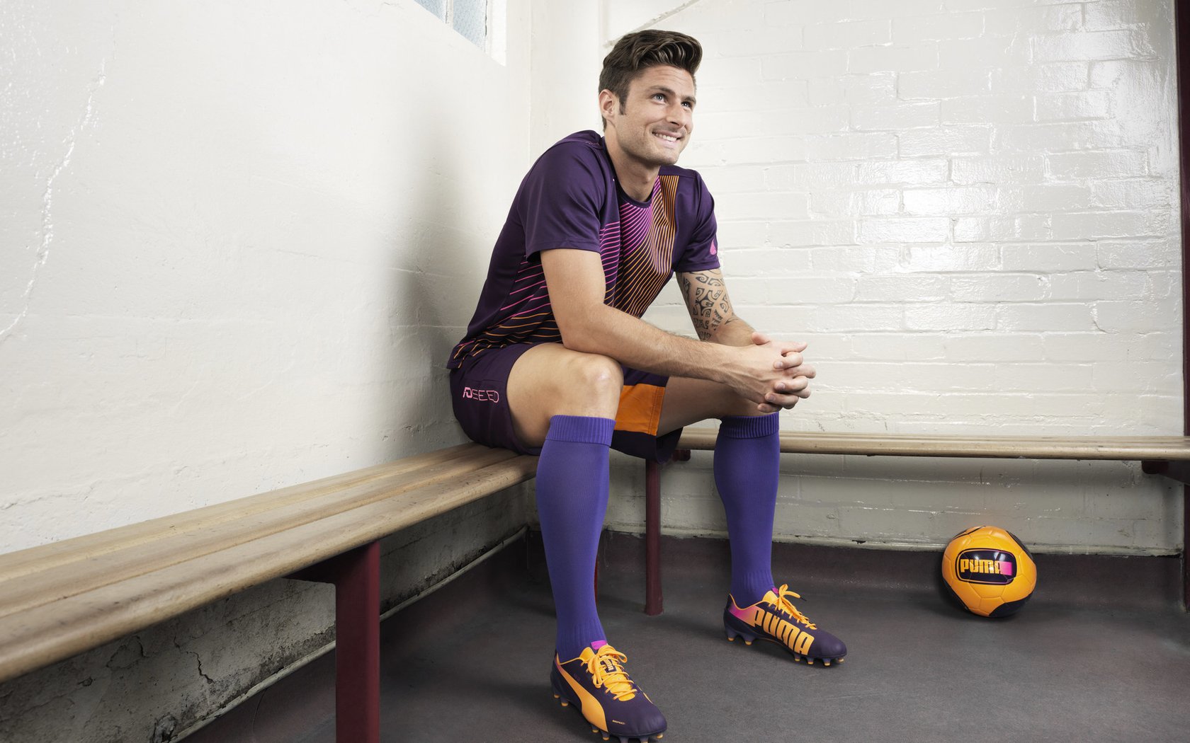 爱游戏tv-德甲争冠战之夜，卢卡库比赛走势一手掌控