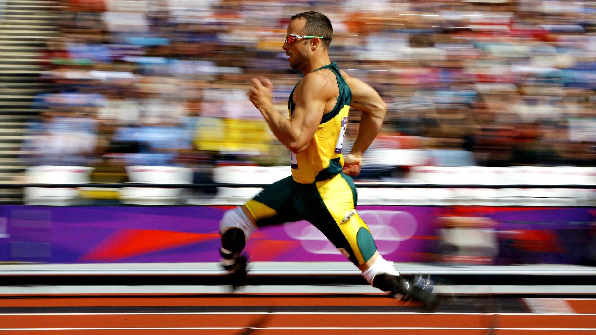 爱游戏tv-当F1引擎轰鸣遇上篮球心跳，极限压力下的人类胜利诗篇