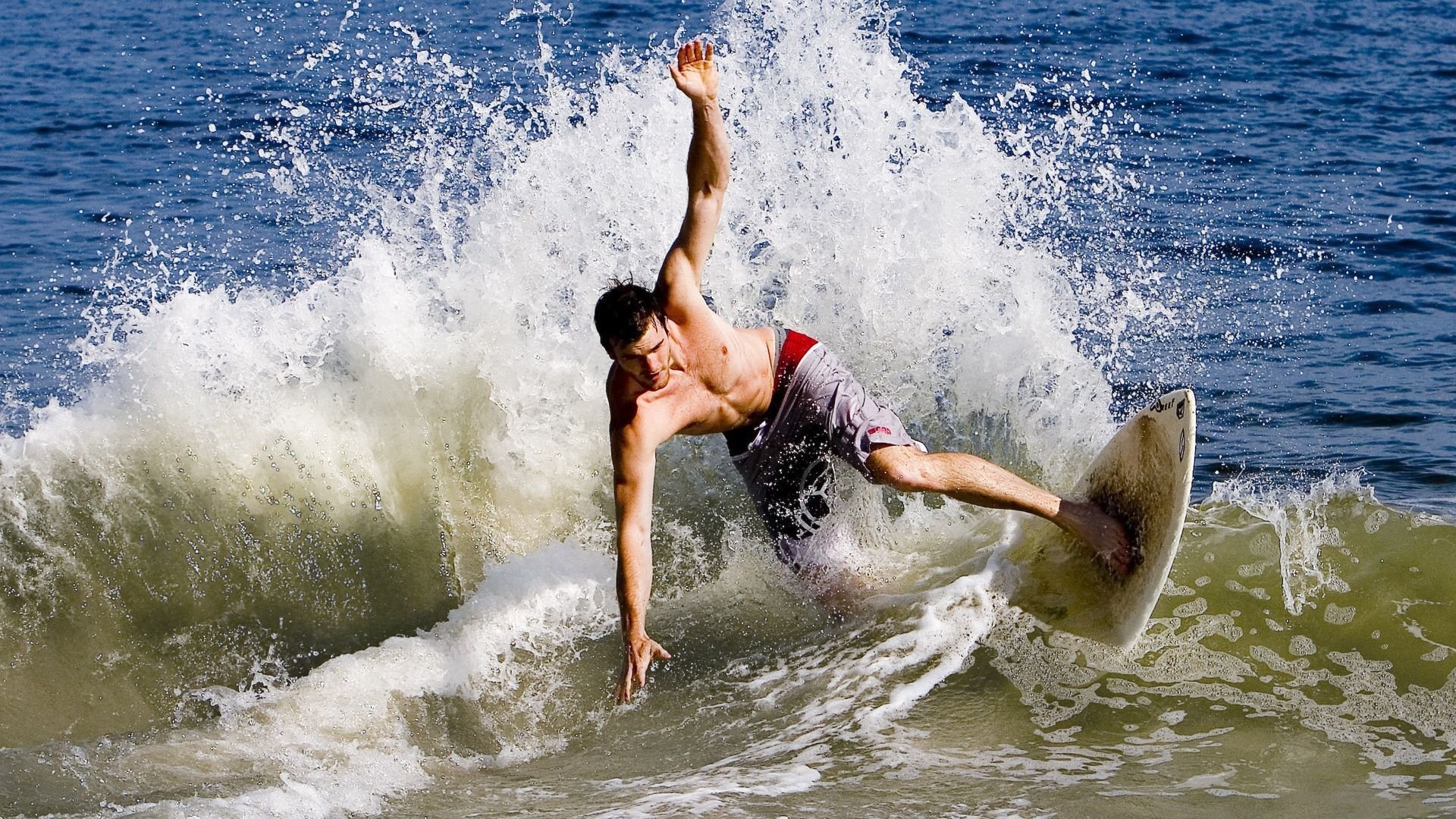 爱游戏-切特爆发！火箭关键战突围尼克斯，新生代内线对决点燃全场