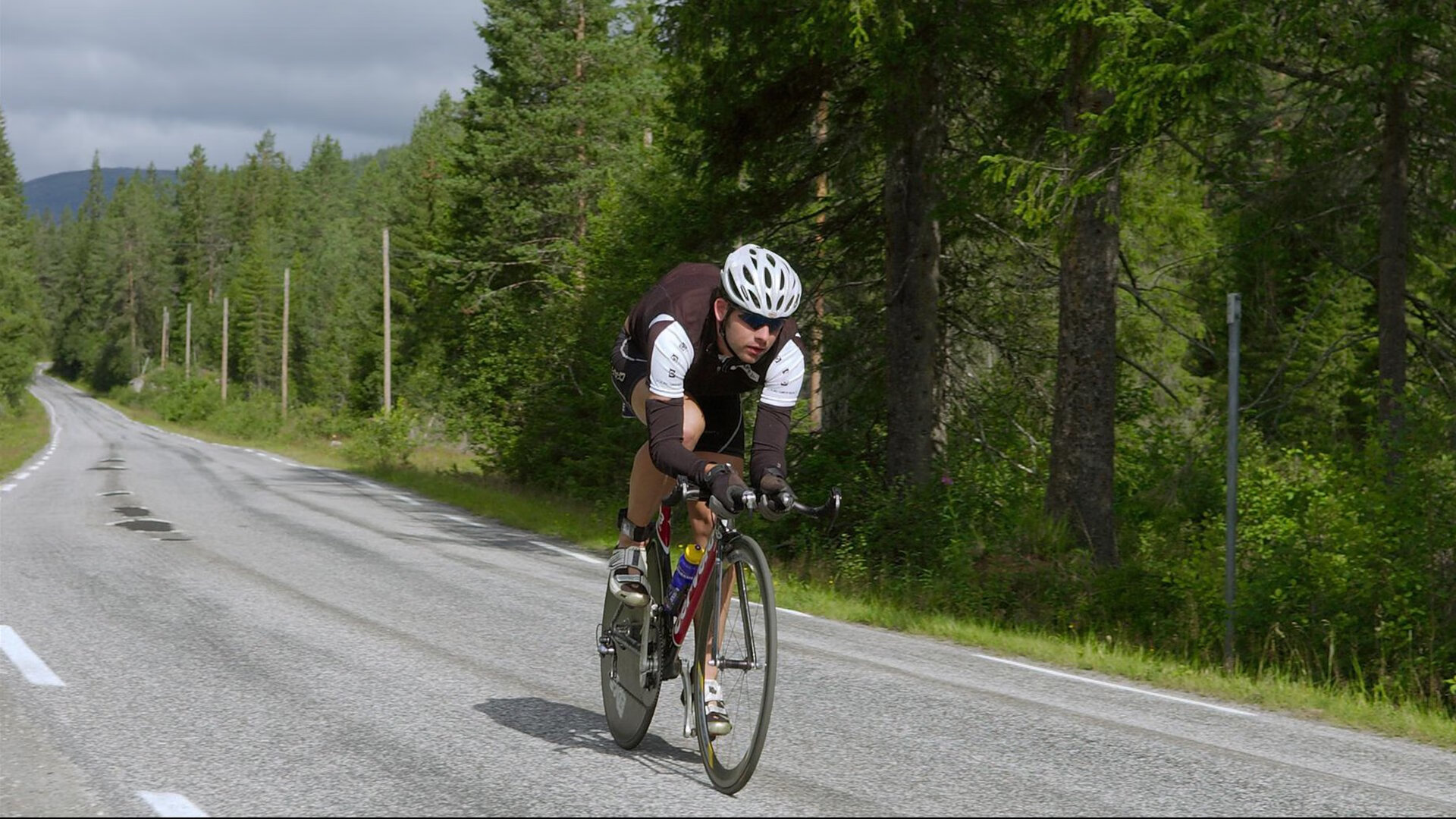 年度焦点之战之夜，库尔图瓦，那个在寂静中主宰风暴的人