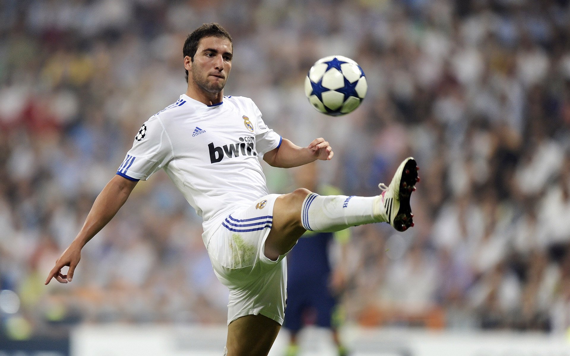 英超争冠之夜，范戴克赛后评分拉满，诠释何为定海神针